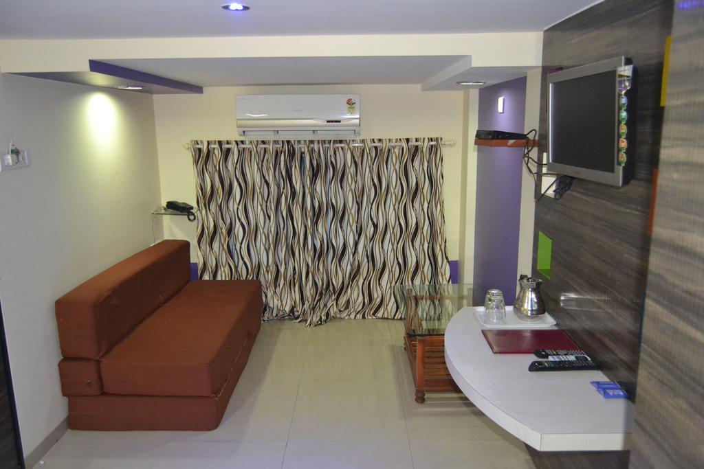 Blue Orchids Executive Bombaim