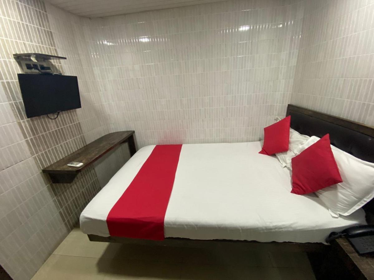 Paris Residency Next To Dadar Railway Station