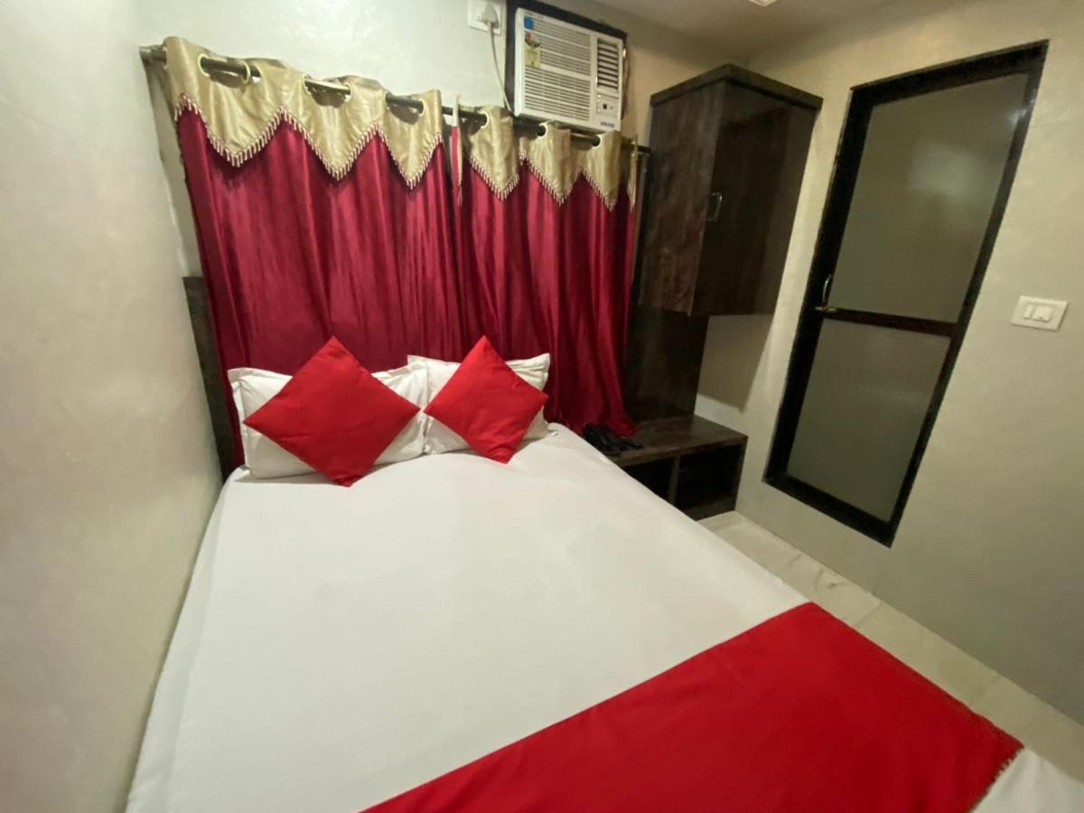 Hotel Paris Residency Next To Dadar Railway Station 2*