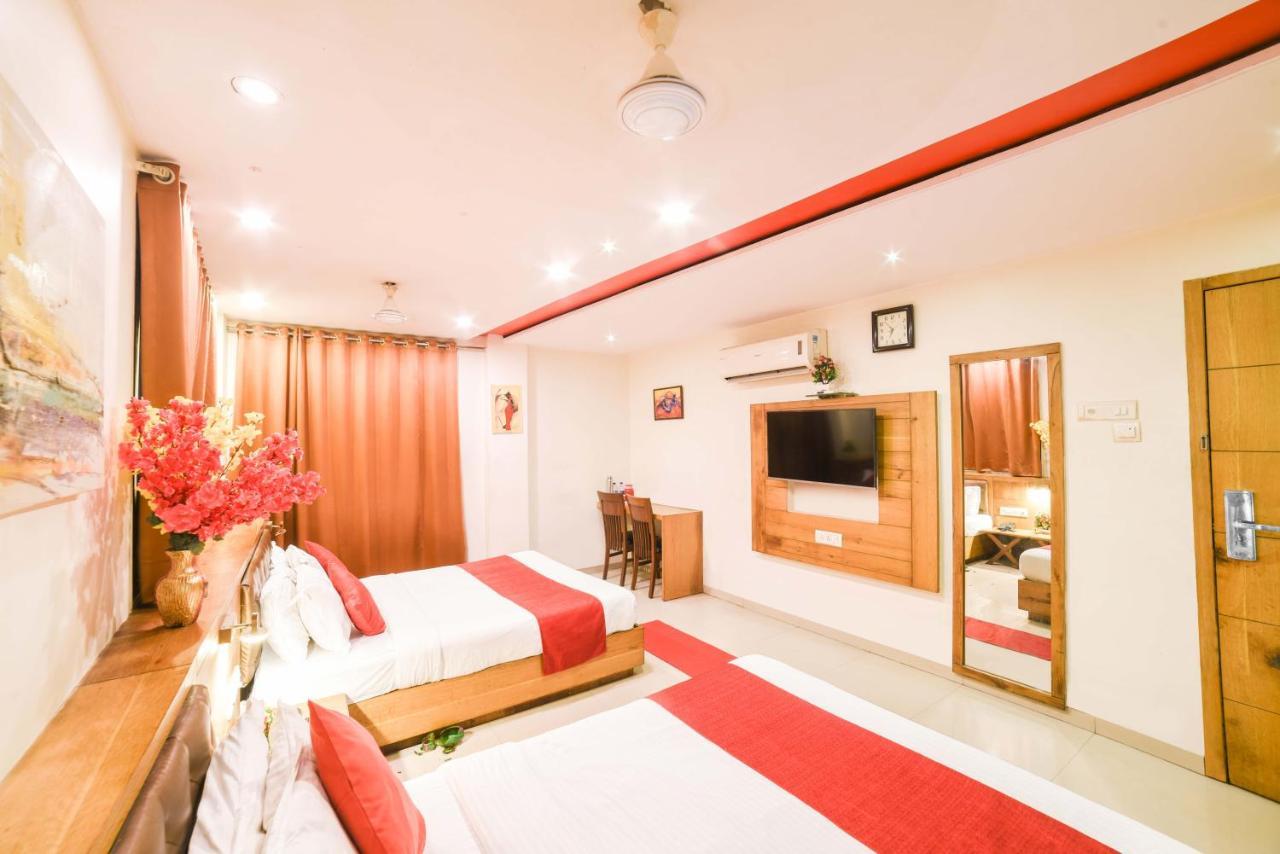 Grandeur-near International Airport Hotel 3*