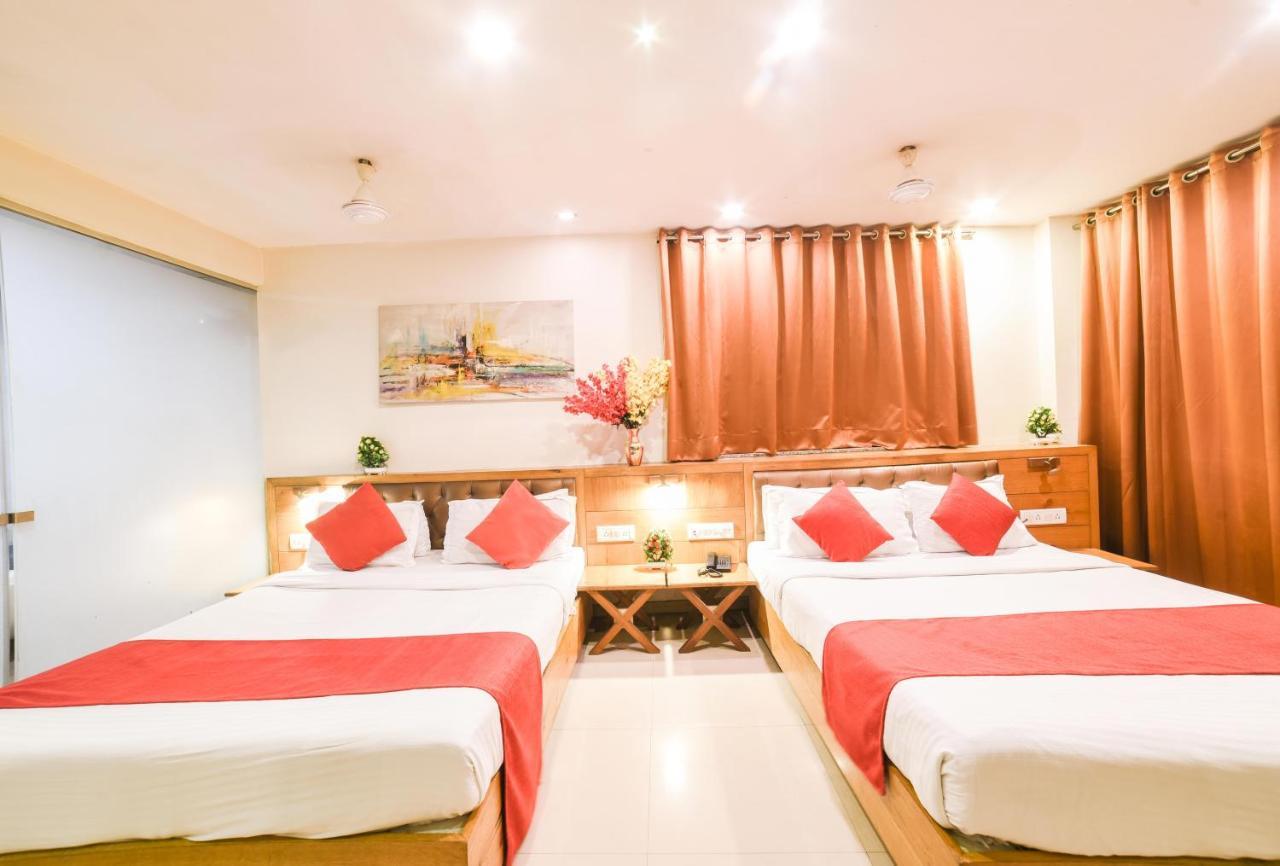 Grandeur-near International Airport Hotel Bombaim