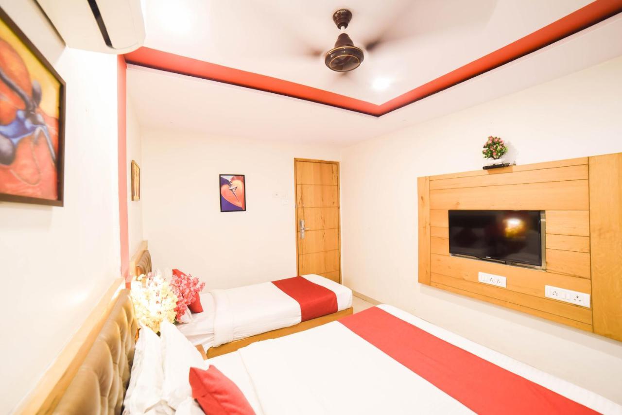 Hotel Grandeur-near International Airport Bombaim