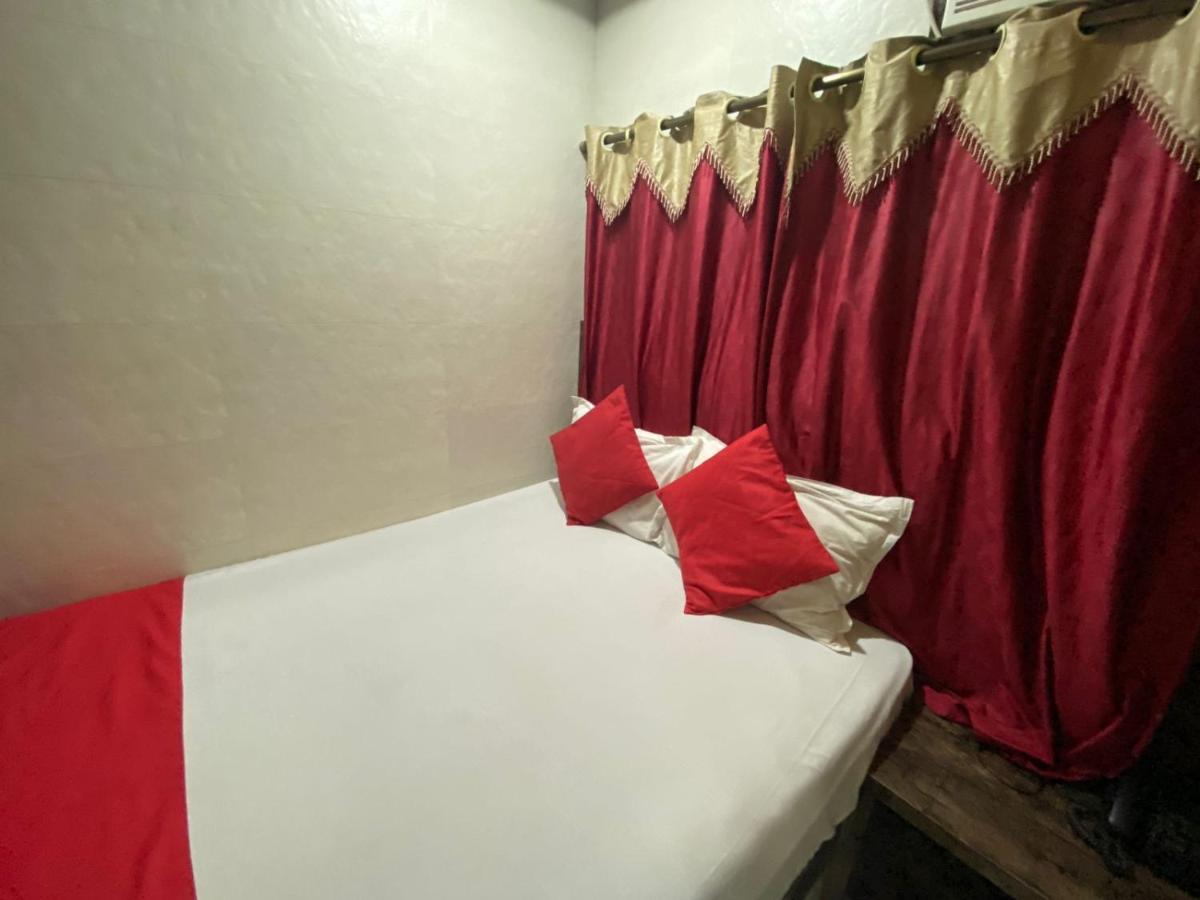 Hotel Paris Residency Next To Dadar Railway Station