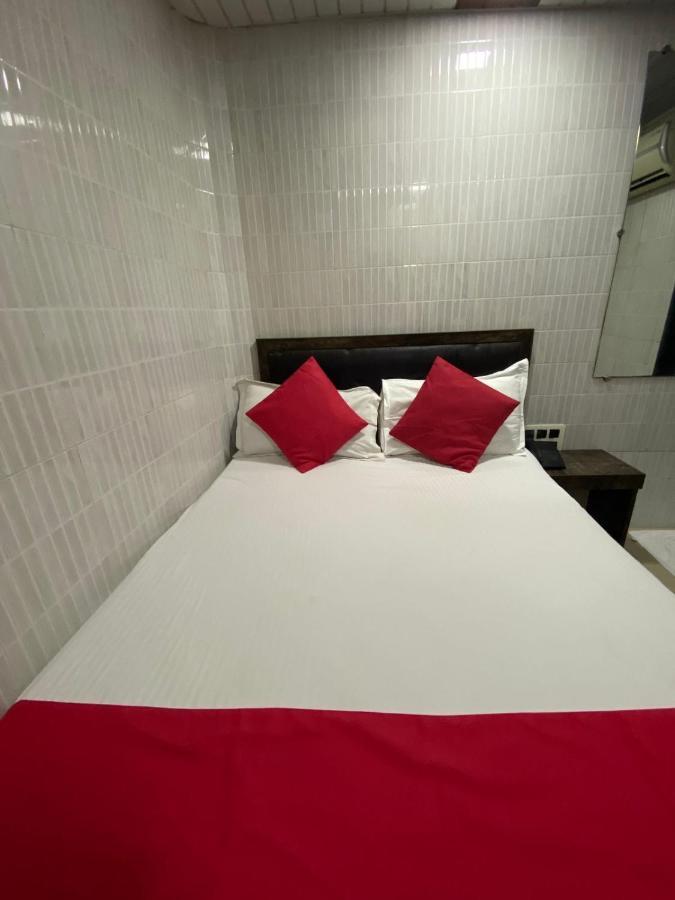 Hotel Paris Residency Next To Dadar Railway Station