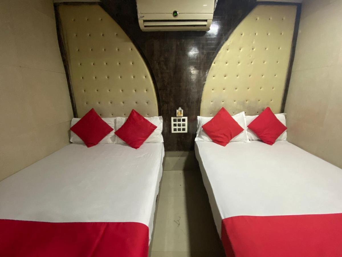 Hotel Paris Residency Next To Dadar Railway Station 2*