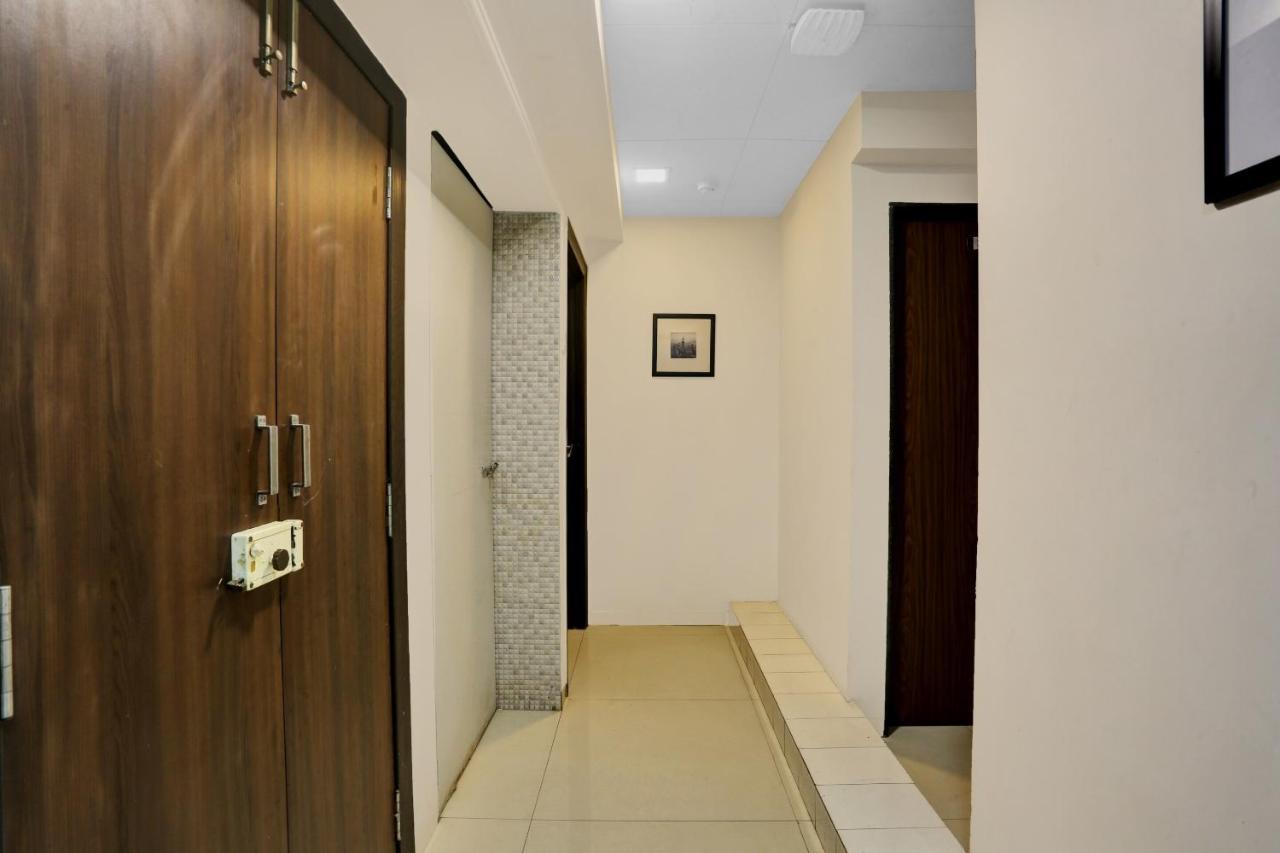 Oyo Flagship 83355 Om Sai Hotel Mumbai