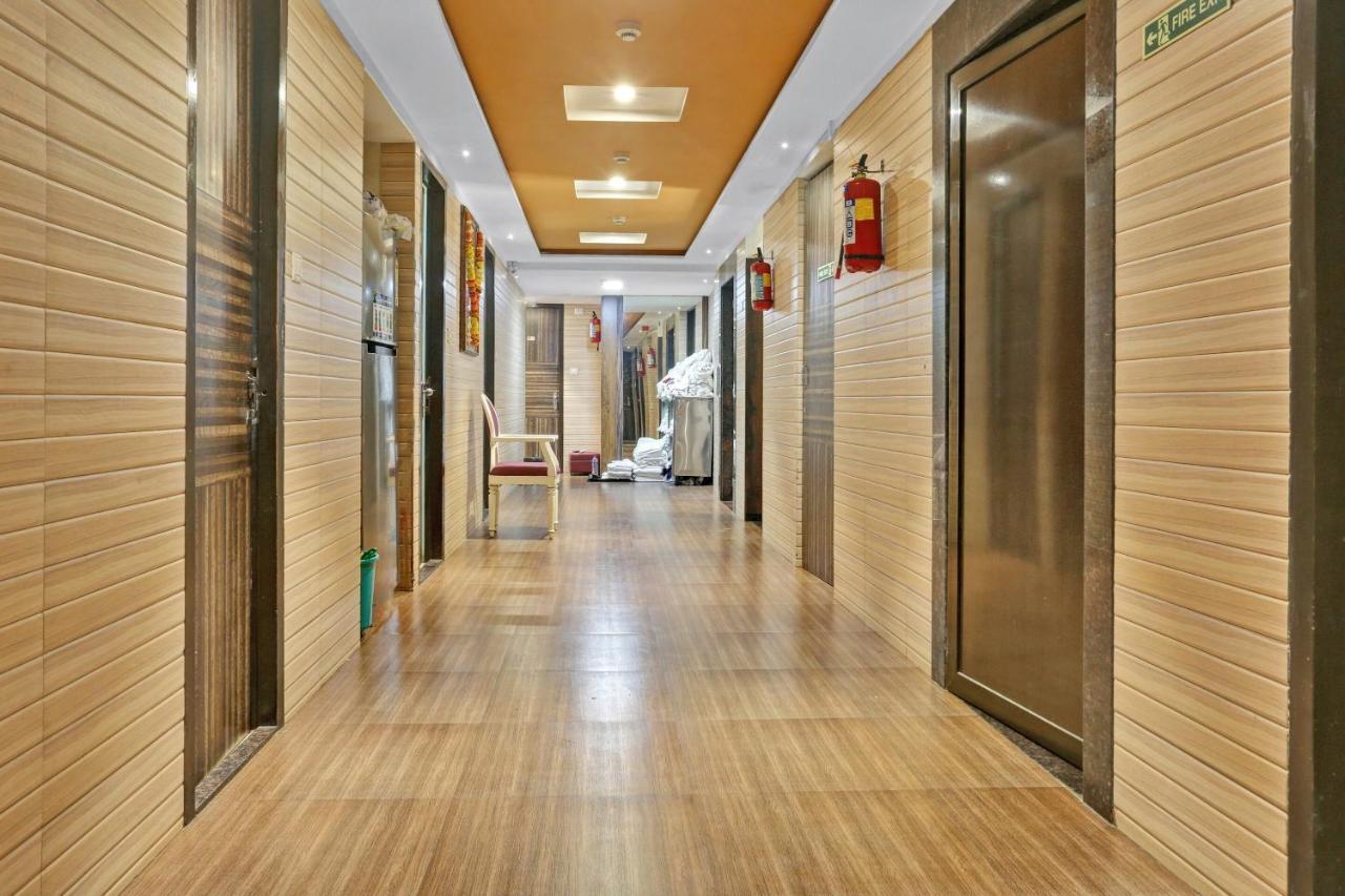 Oyo Flagship 83475 Starlight Mumbai