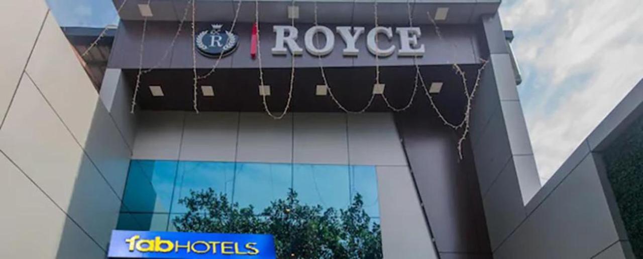 Oyo 9327 Royce Executive