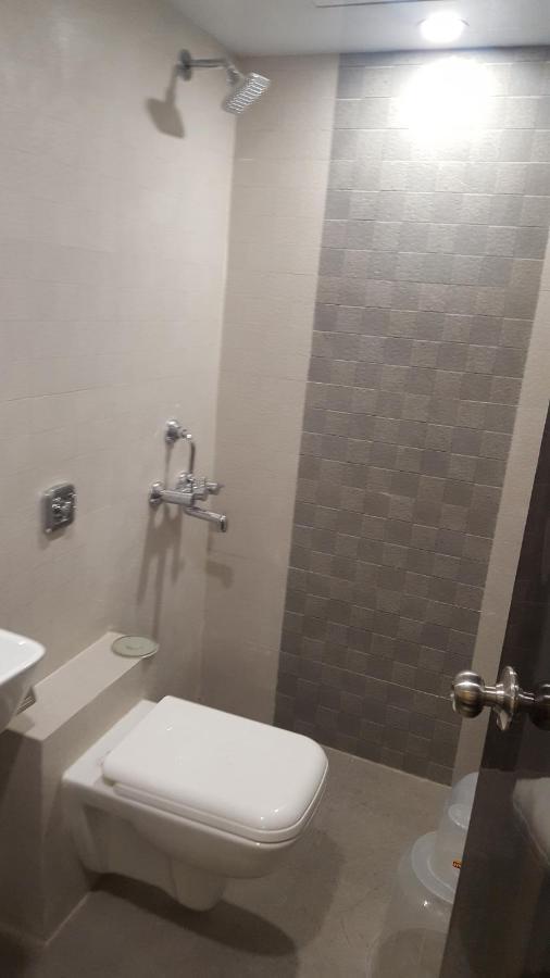 Hotel Palace Residency Near Lokmanya Tilak Terminus