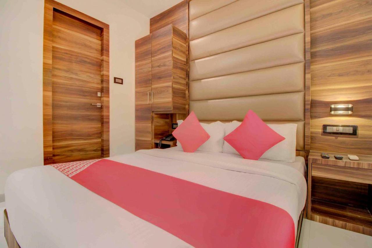 Hotel Oyo 76180 Meriton 3*