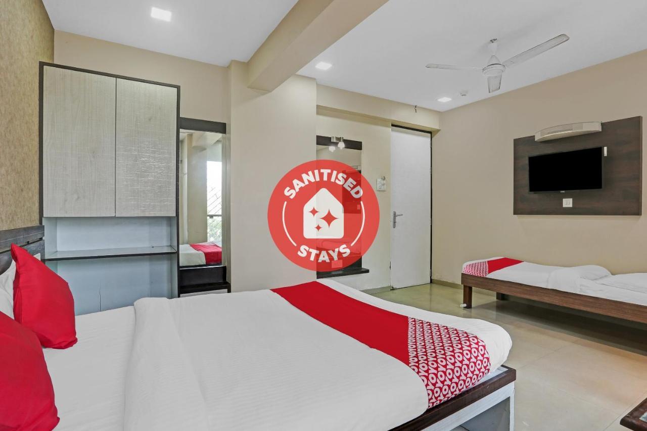 Oyo Flagship 83475 Starlight Hotel 3*