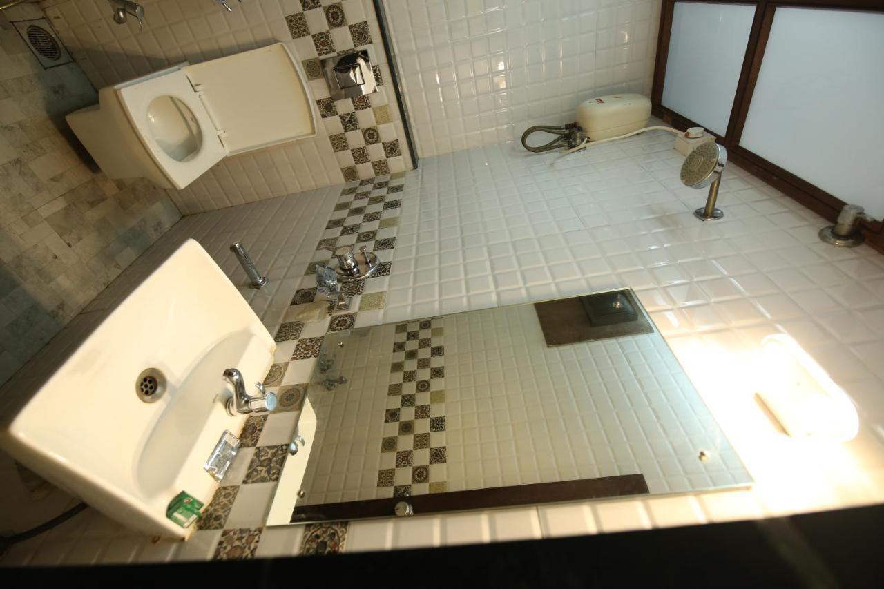 Hotel Collection O Airport Metro Andheri East
