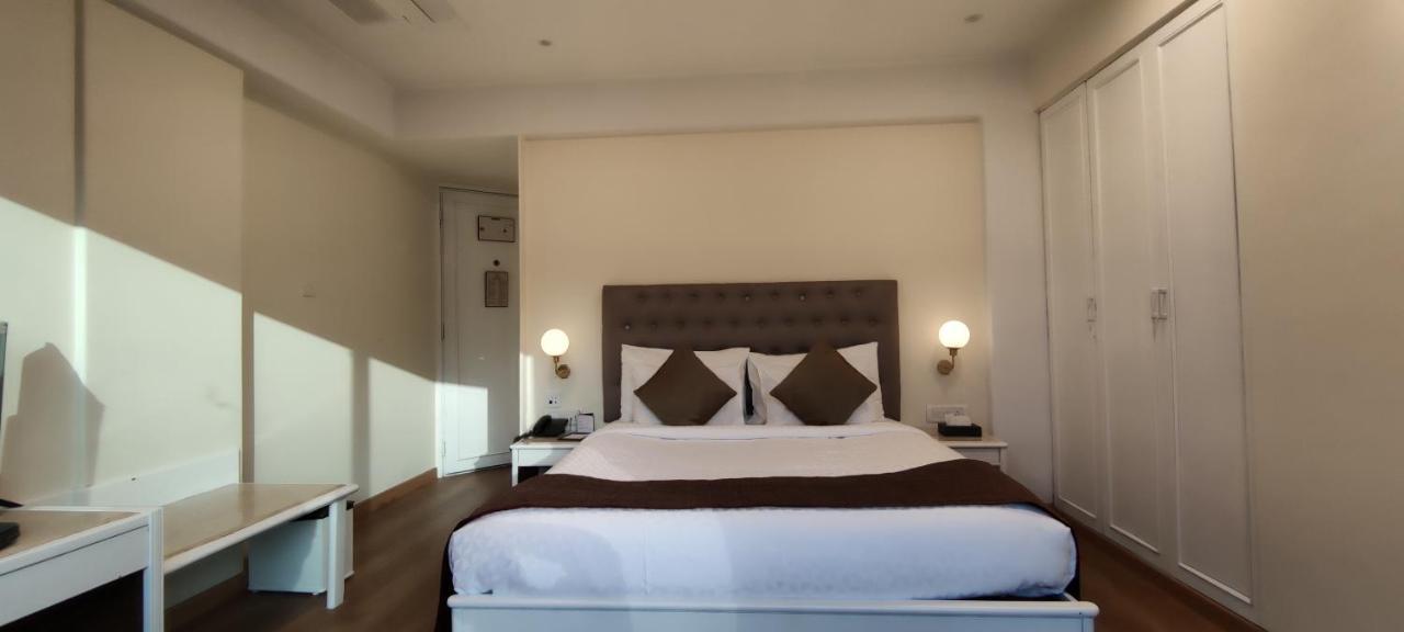Hotel Executive Enclave 3*