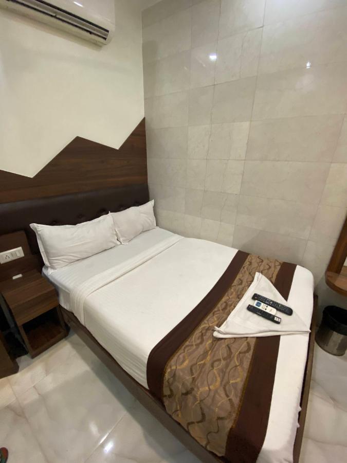 Hotel Palace Residency Near Lokmanya Tilak Terminus Mumbai