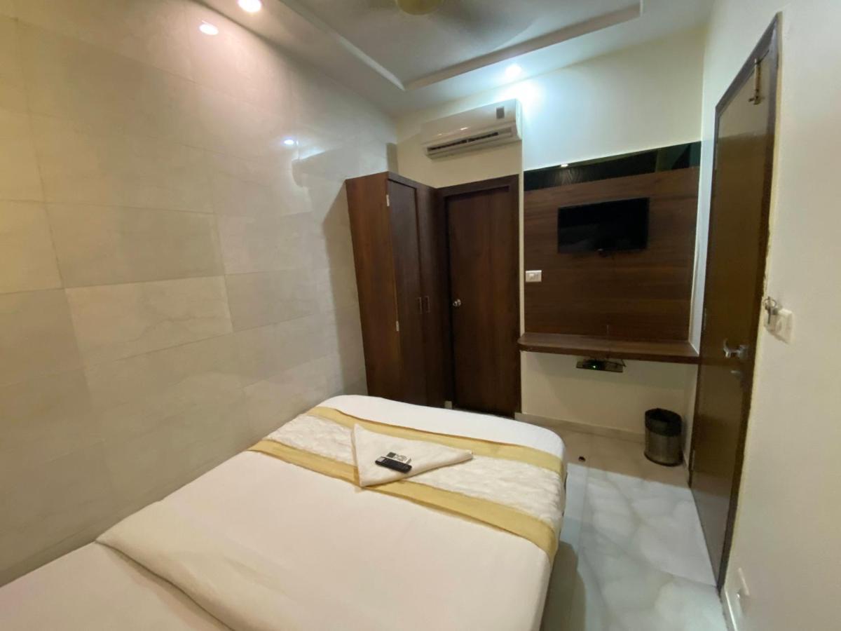 Hotel Palace Residency Near Lokmanya Tilak Terminus 2*