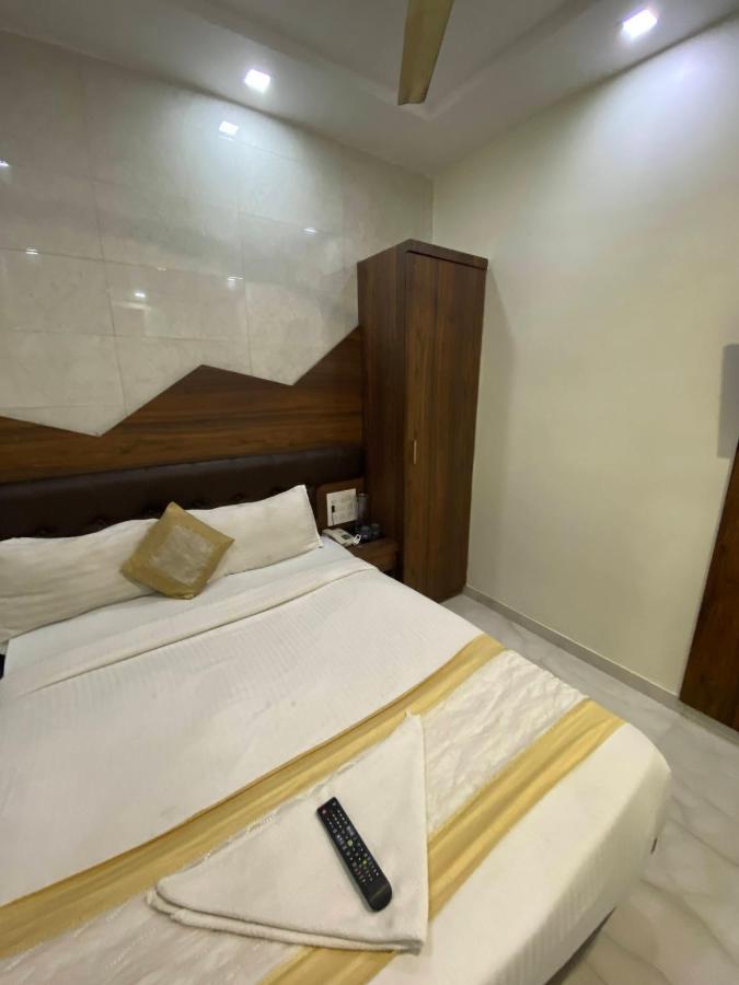 Hotel Palace Residency Near Lokmanya Tilak Terminus Mumbai