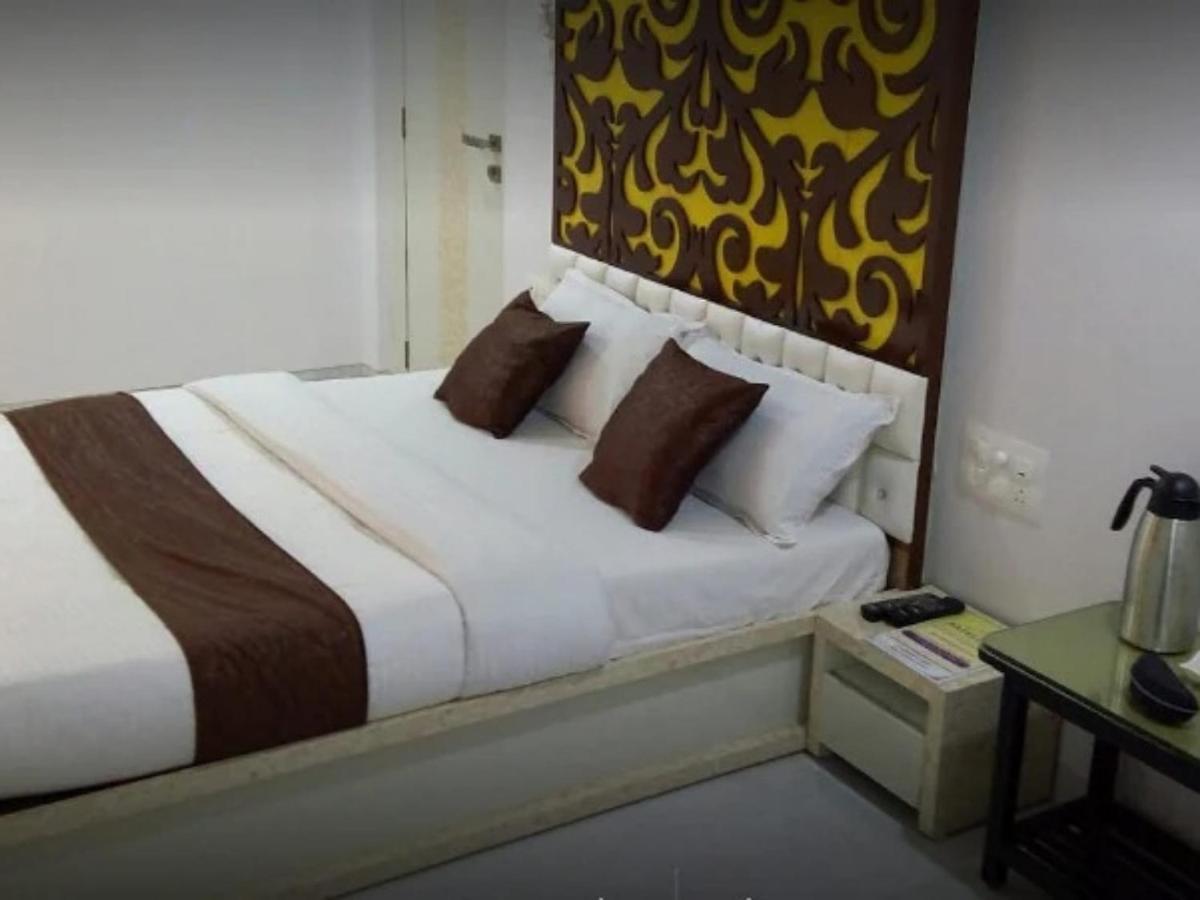 Hotel Fabexpress Satellite