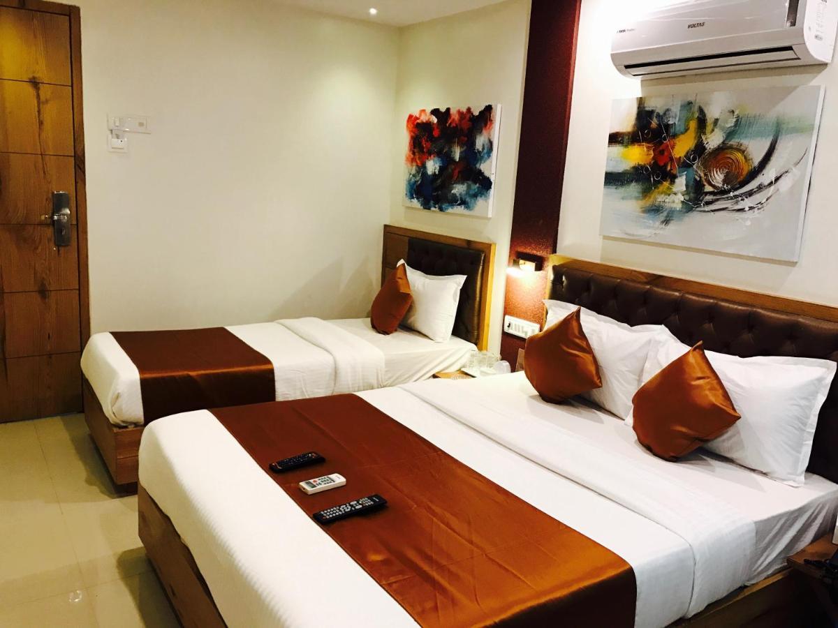 Grandeur-near International Airport 3* Bombaim