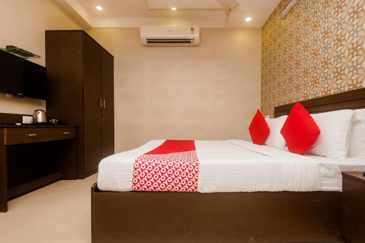 Oyo 6371 Abrol Hotel Bombaim