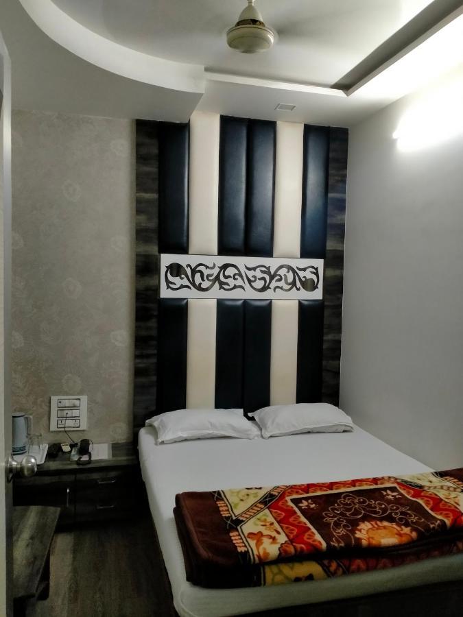Hotel Broadway Colaba 2*