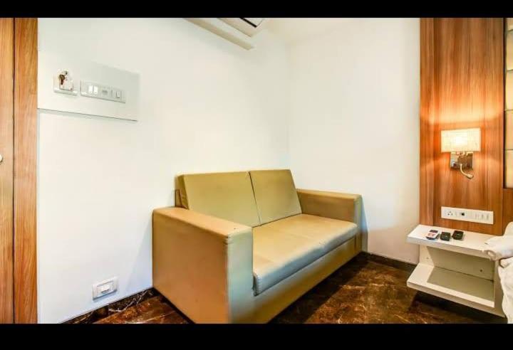 Guest house Hotel Royal Oak Navi Mumbai-Stz 1002 *