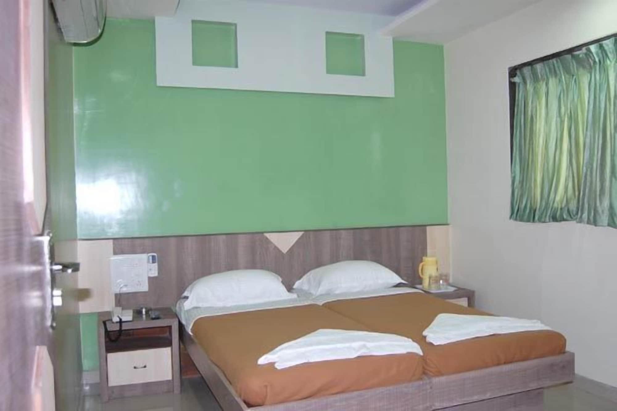 Hotel Oyo 8311 Galaxy Residency 3*