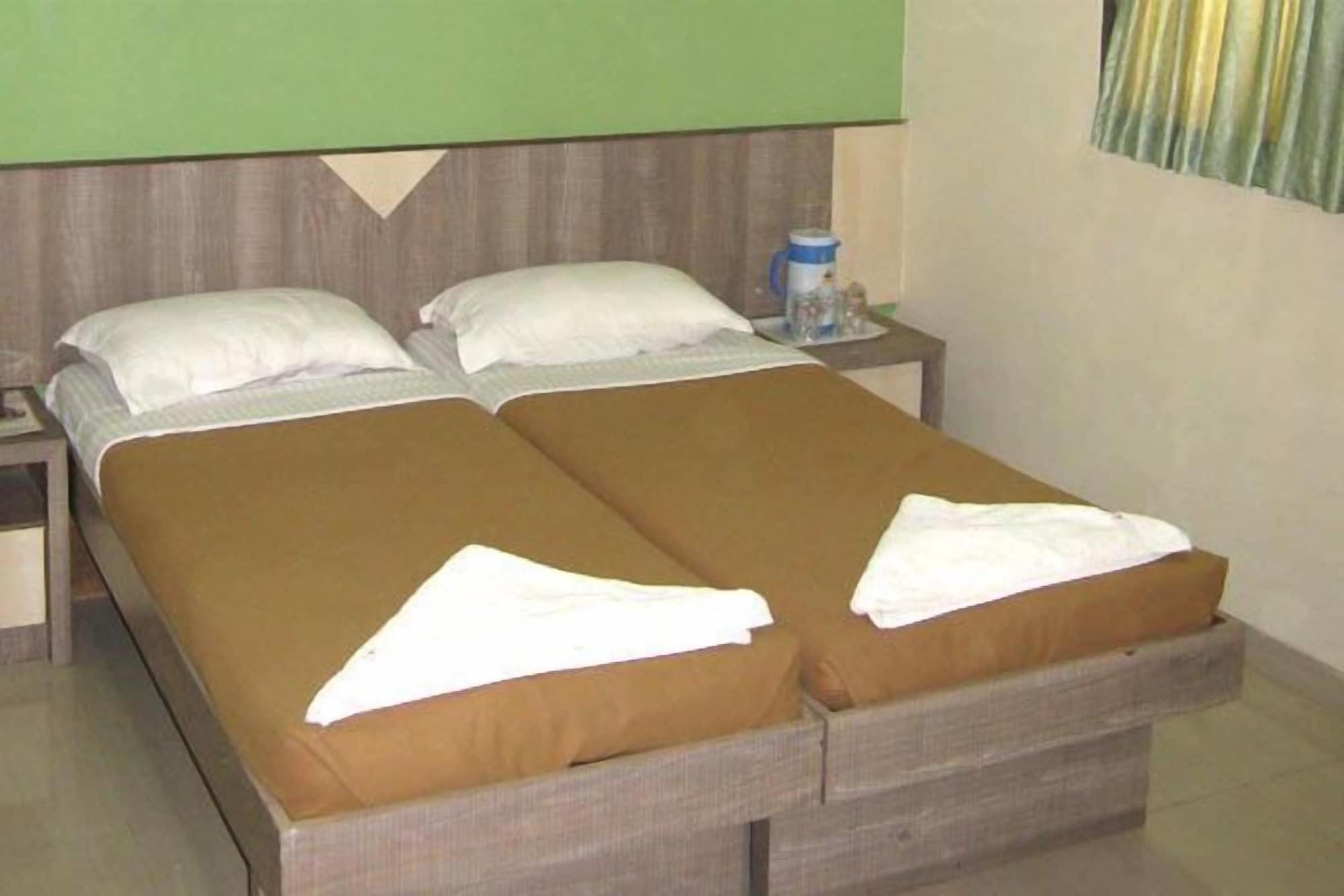 Hotel Oyo 8311 Galaxy Residency Mumbai