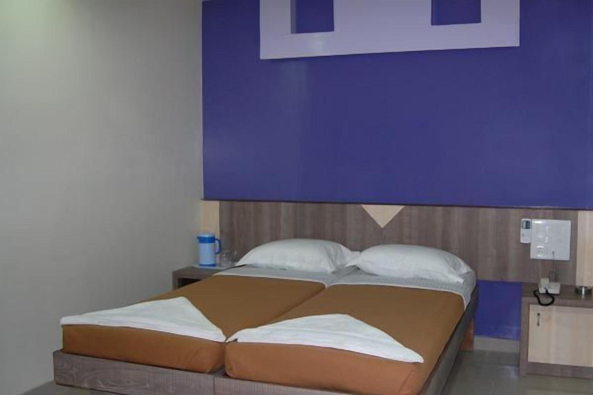 Hotel Oyo 8311 Galaxy Residency 3*
