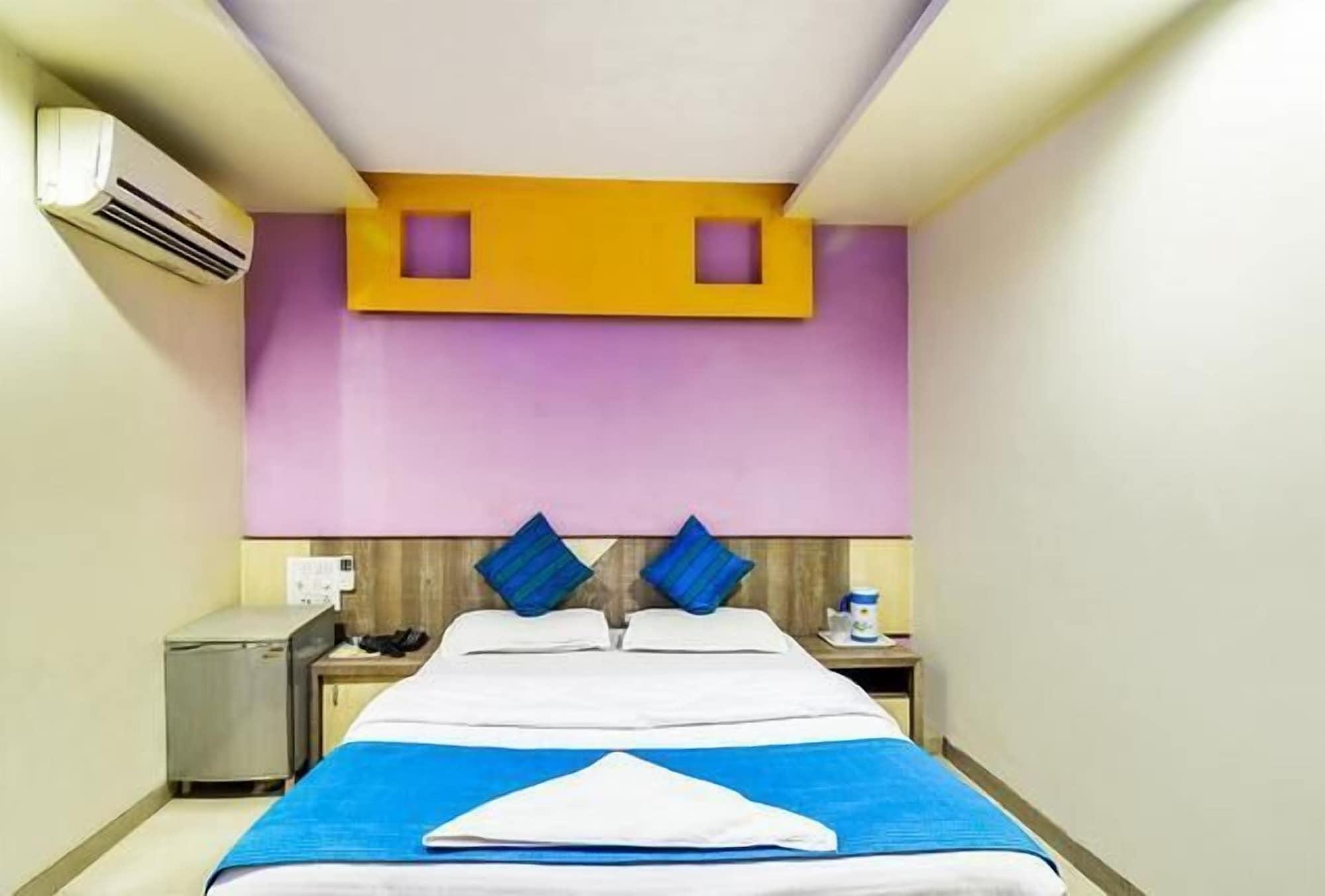 Oyo 8311 Galaxy Residency Hotel 3*