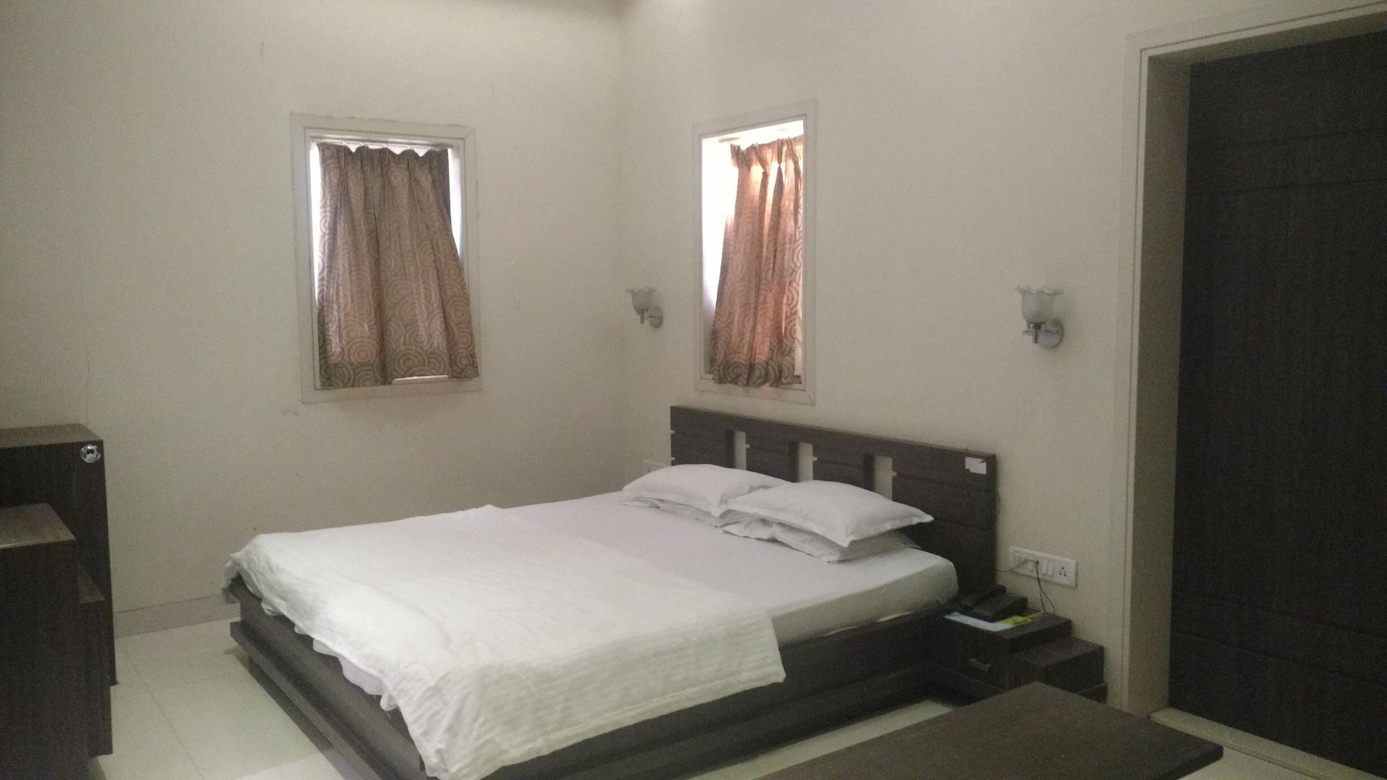 Pals Hotel