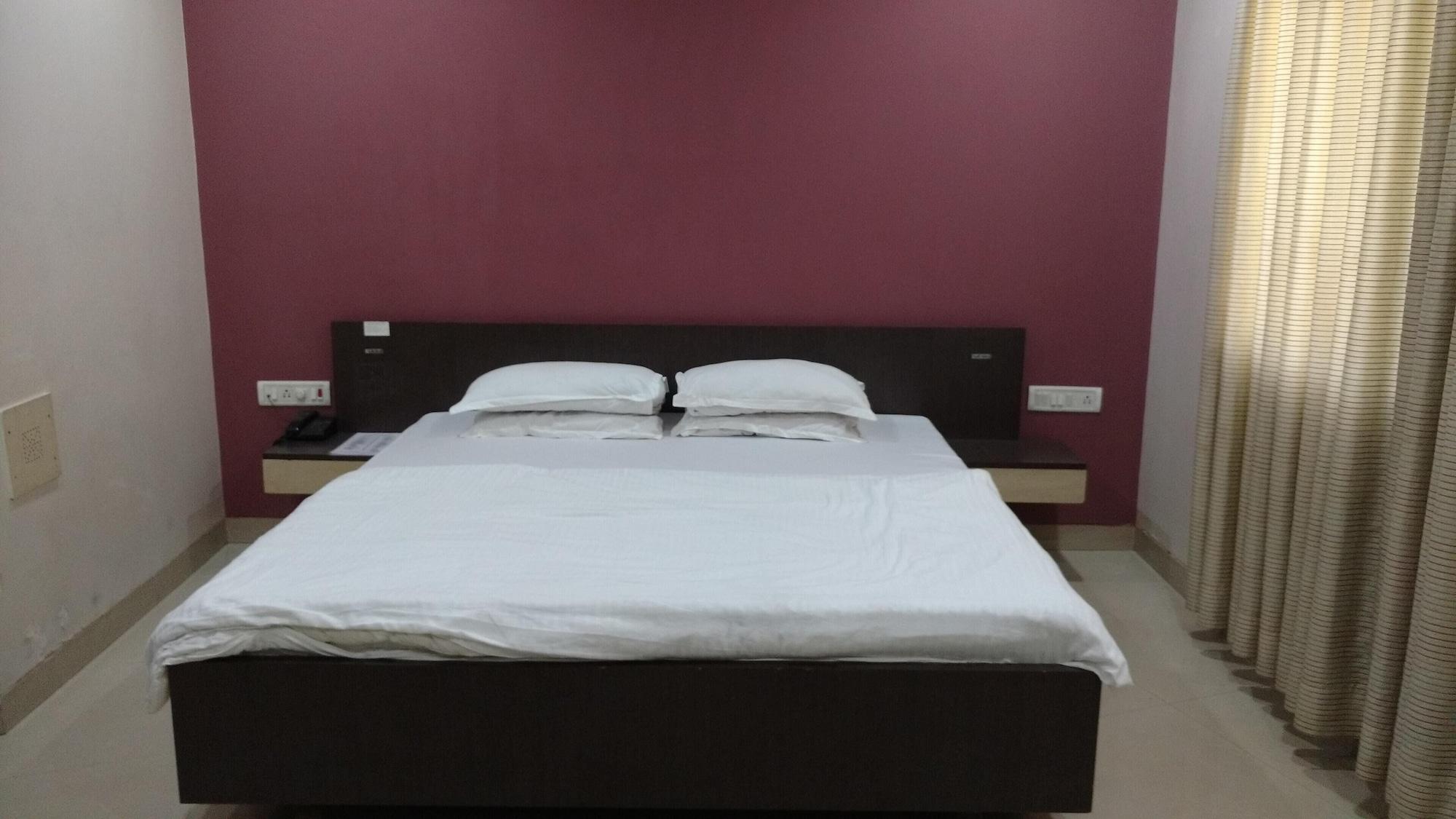 Pals Hotel