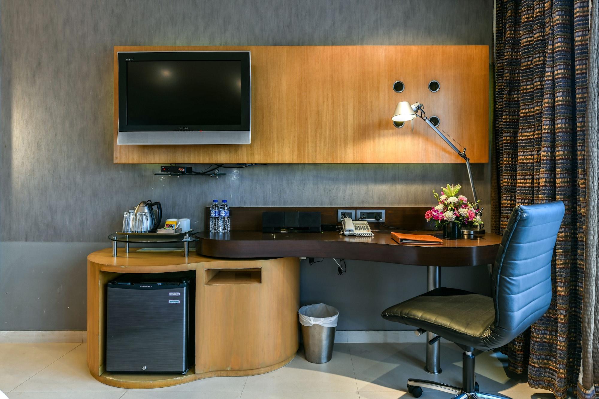 Hotel The Regale By Tunga Mumbai