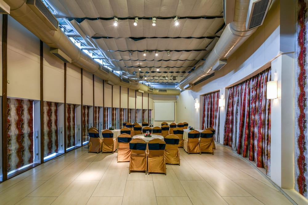 The Regale By Tunga Hotel 3*
