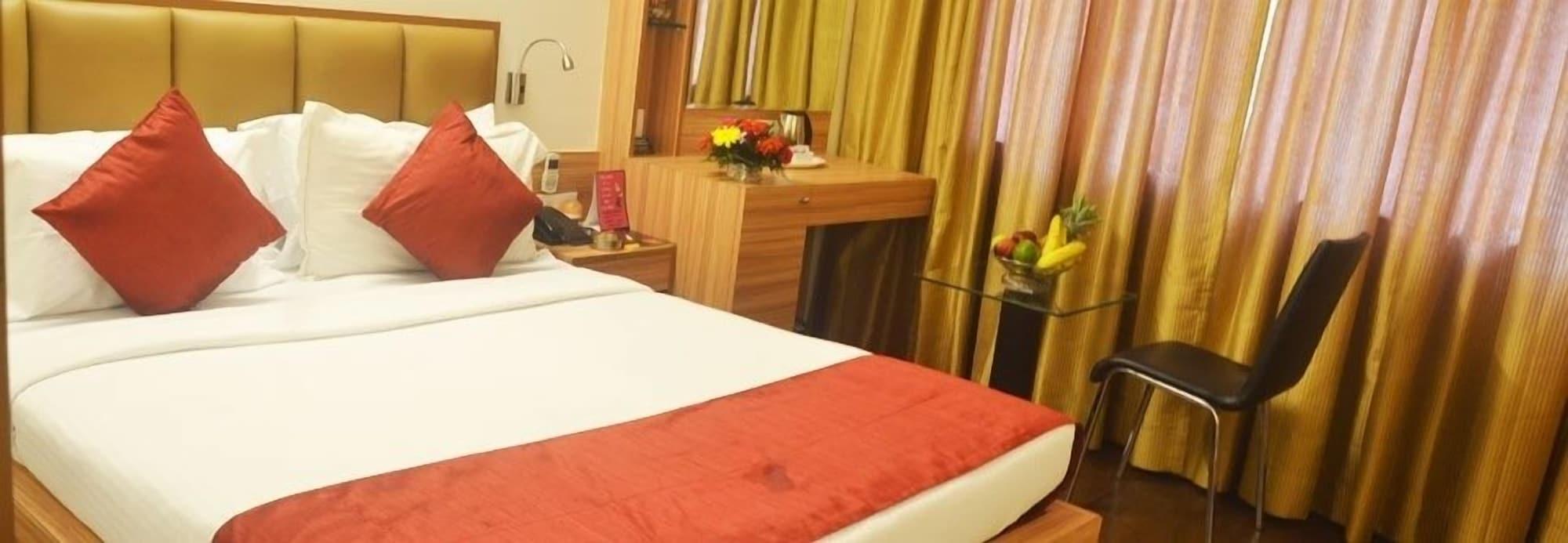 Plaza Hotel 3*