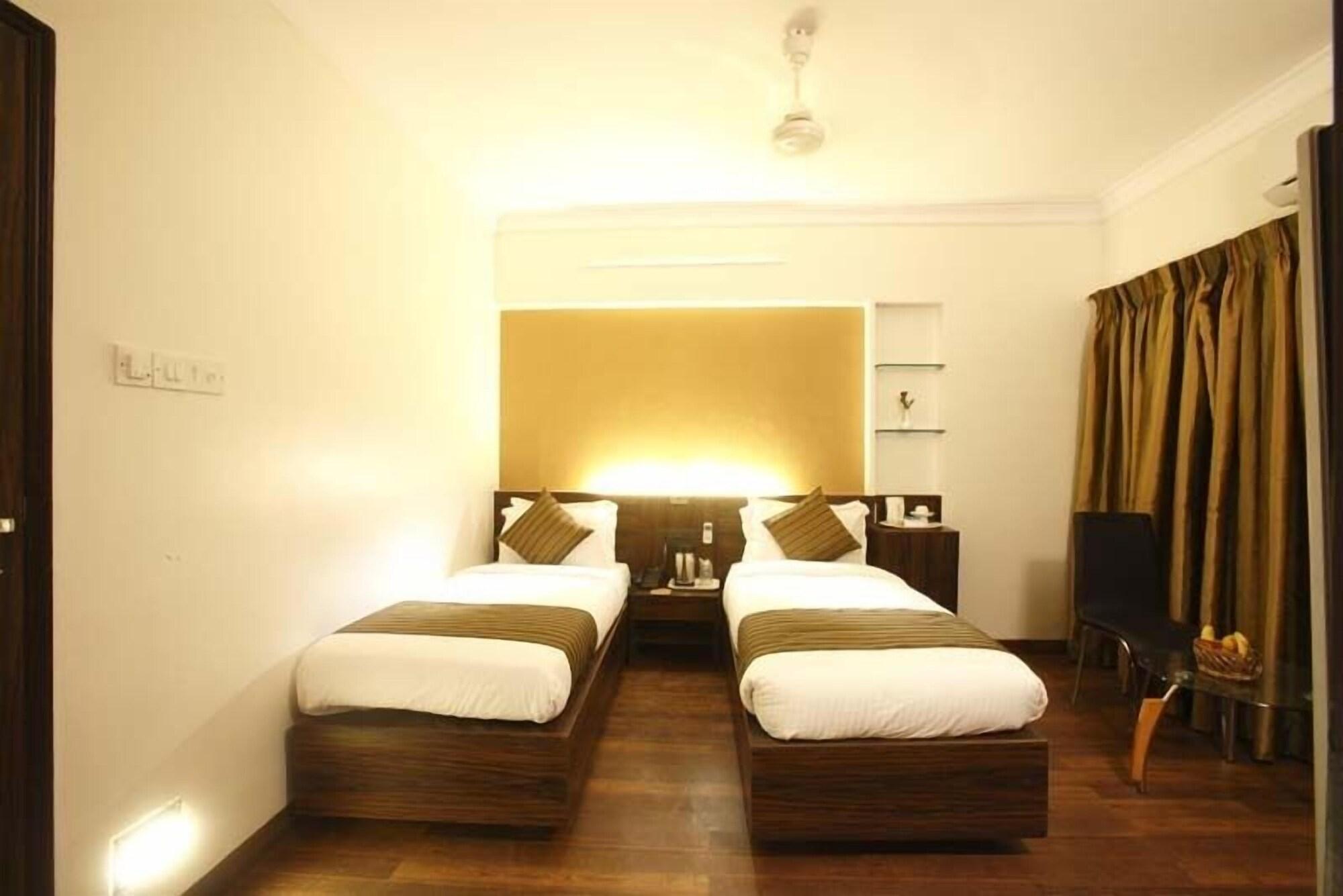 Plaza 3* Mumbai