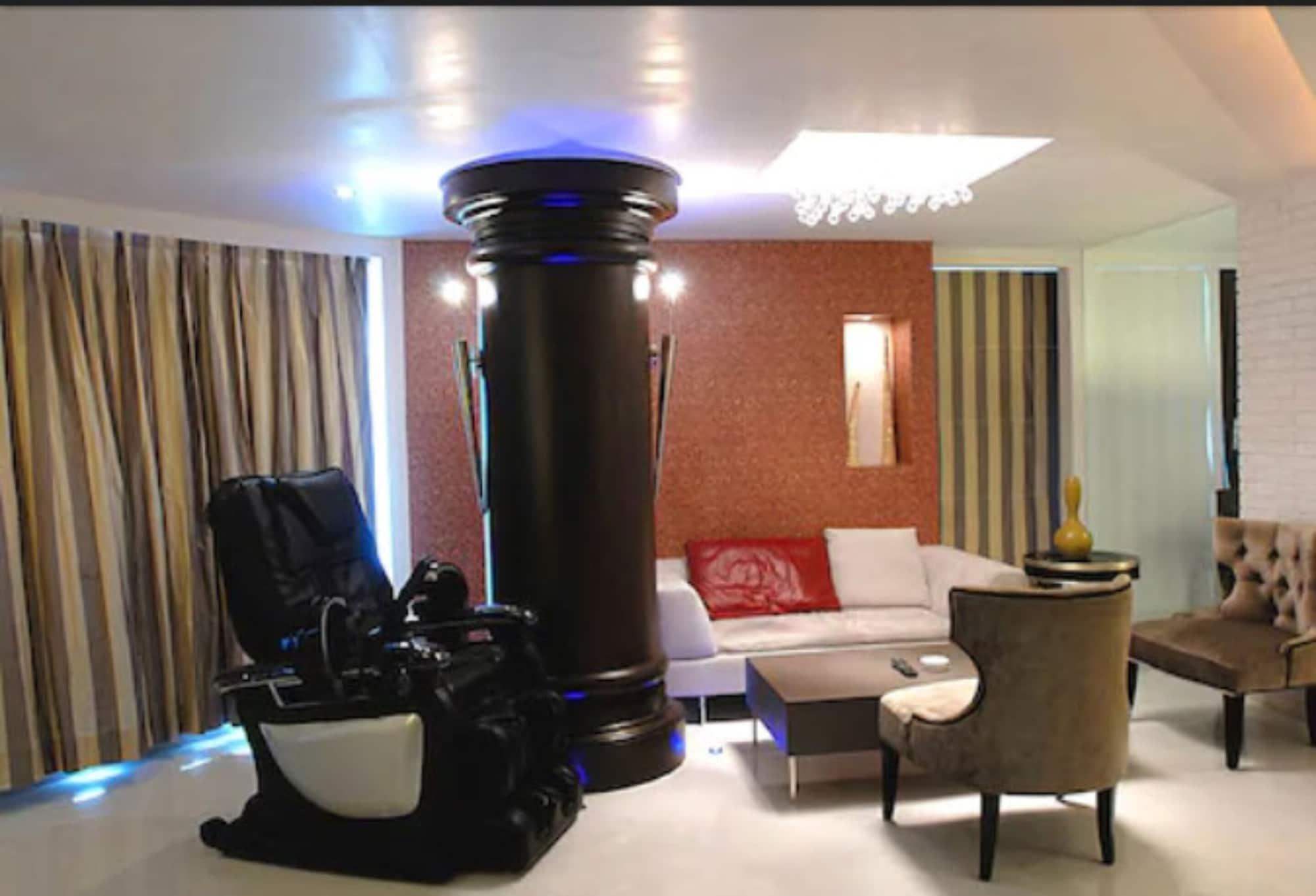 Peninsula Grand Hotel 4*