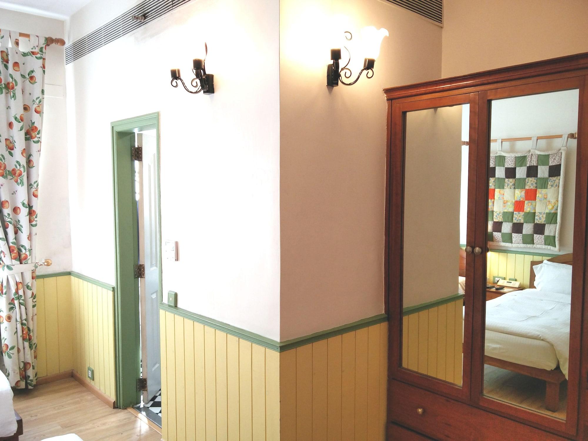 The Gordon House Hotel, Colaba Hotel