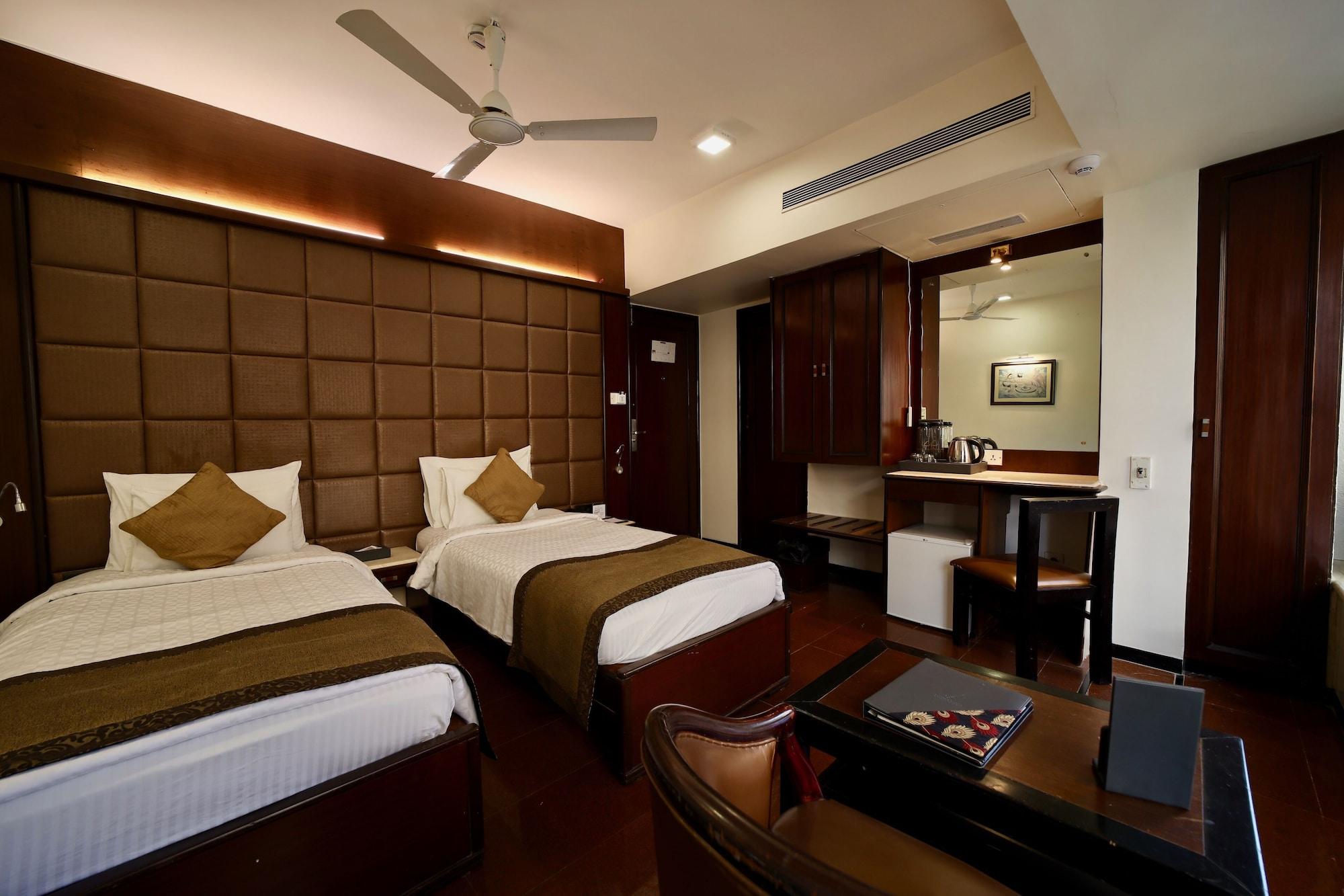 Hotel Executive Enclave 3*