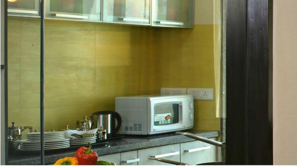 Hotel Residency Sarovar Portico 4*