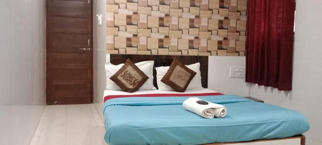 Hotel Metro Plaza Near Barc 2*