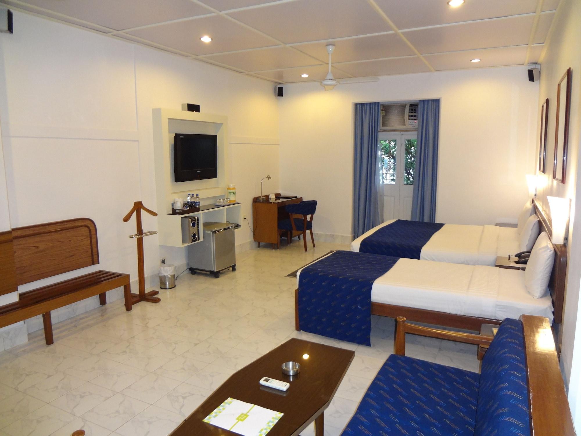 Hotel Grand - Ballard Estate,