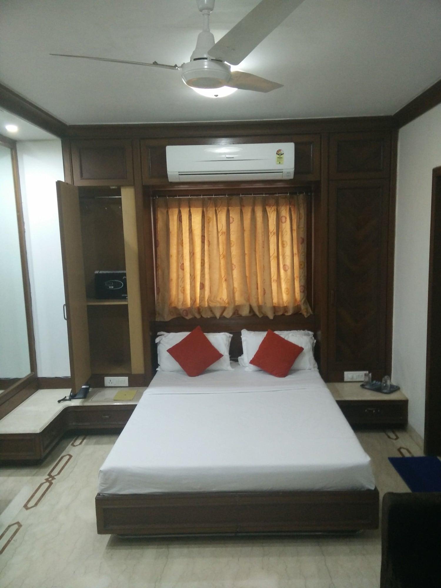 Hotel Hotel, Colaba 2*