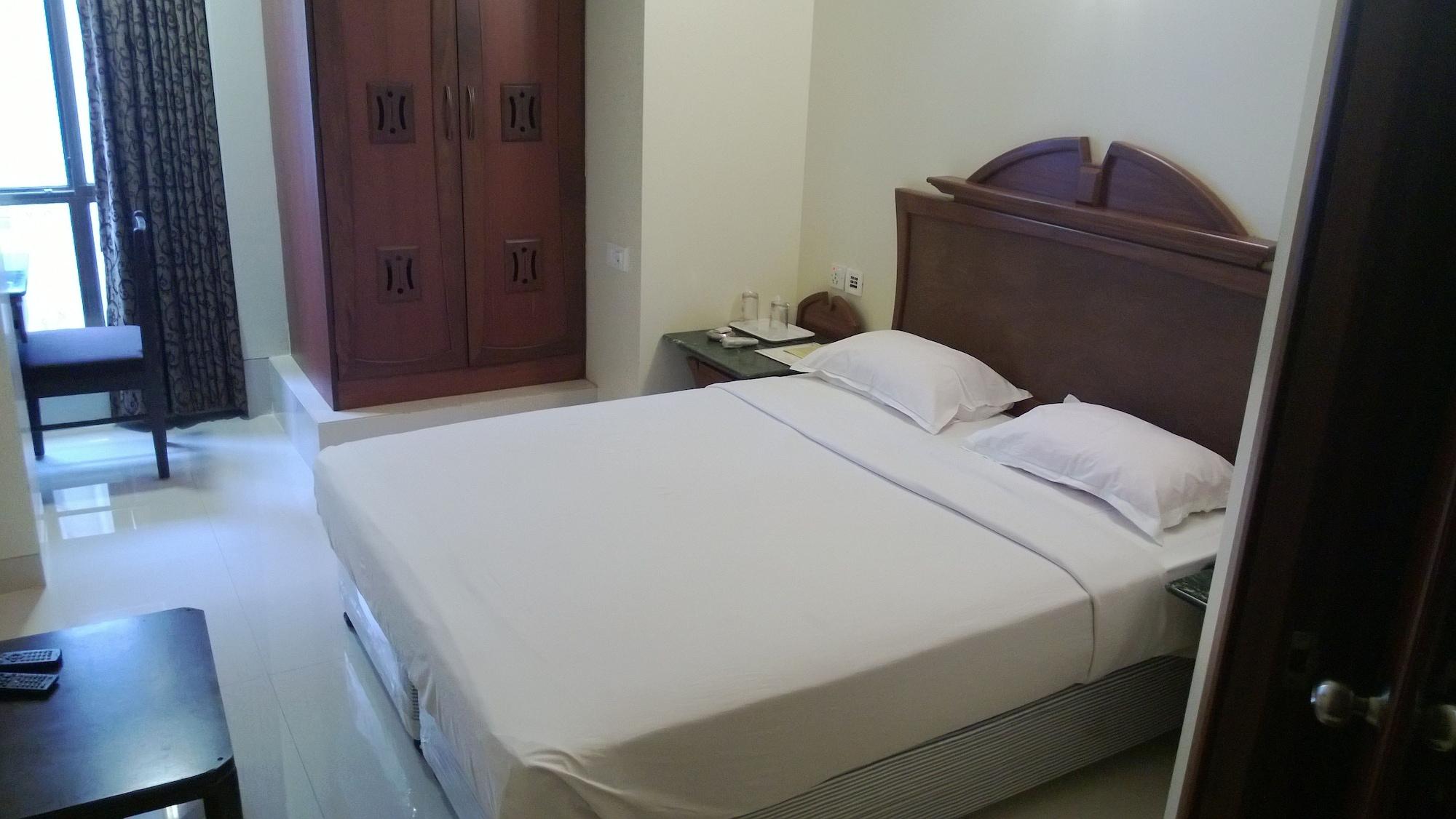 Hotel, Colaba 2*