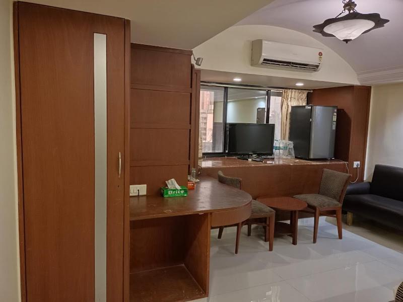 Yogi Broadway Hotel 3*