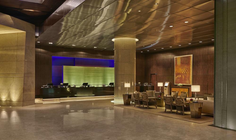 Hyatt Regency International Airport 5*