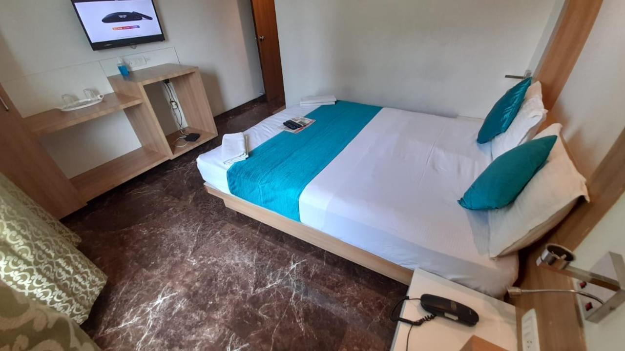 Hotel Royal Oak Navi Mumbai-Stz 1002 Guest house *