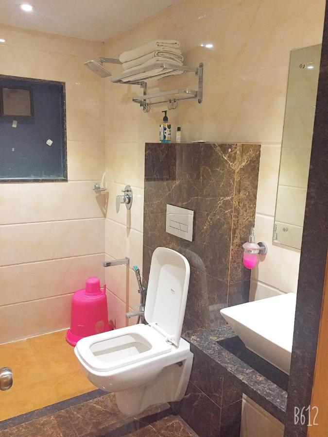 Hotel Royal Oak Navi Mumbai-Stz 1002 Mumbai