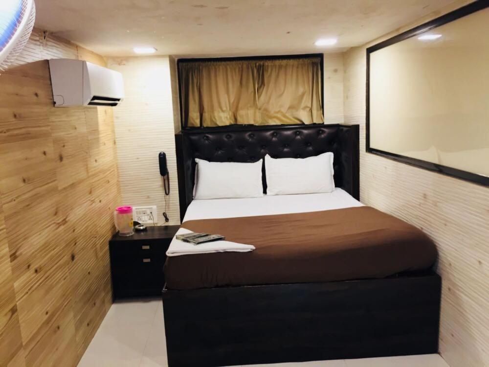 Qamar 2* Mumbai