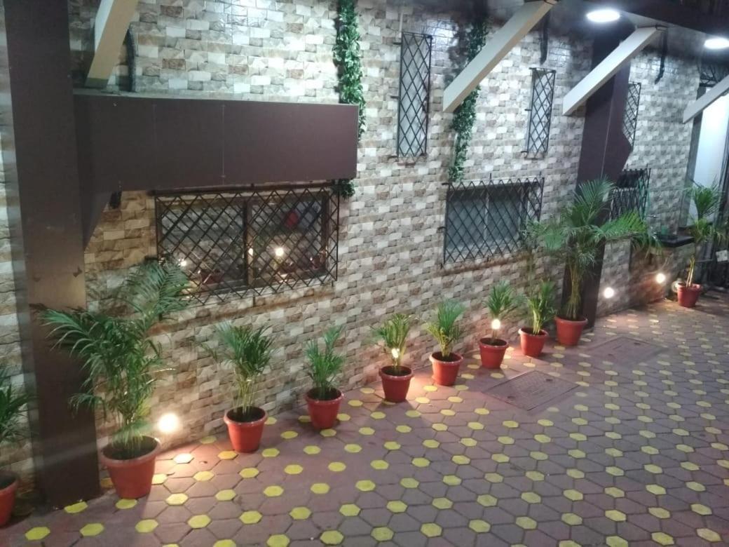 Qamar Hotel Mumbai