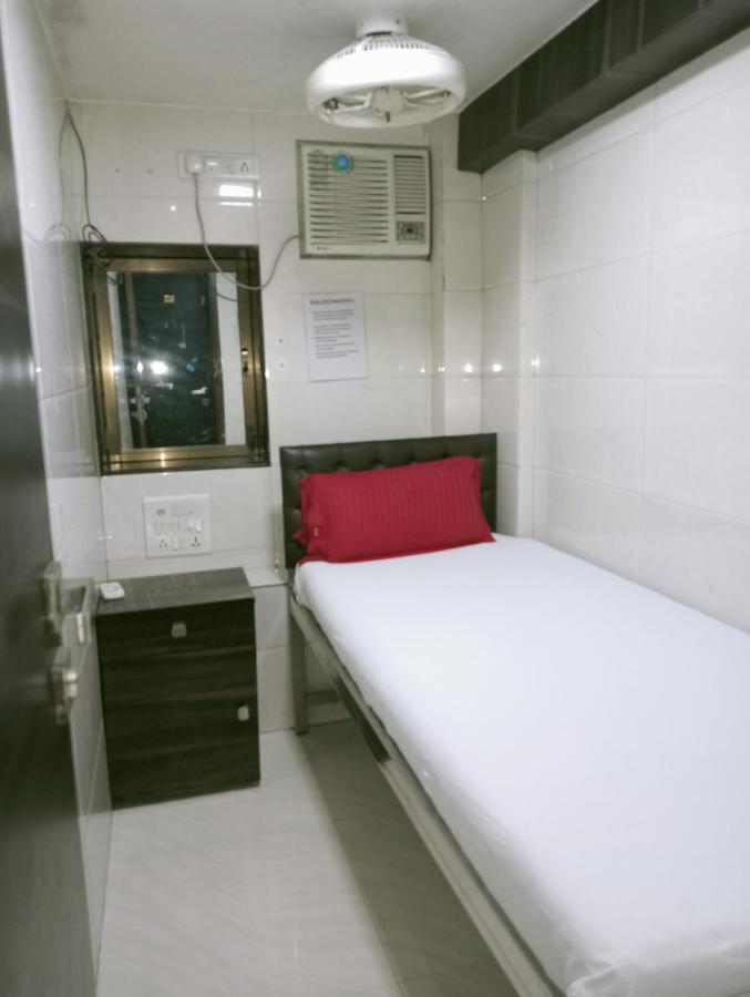 Qamar Mumbai